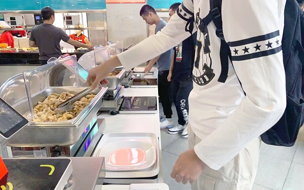 稱重自助餐走進學校 讓人抵抗不了的自助餐模式！